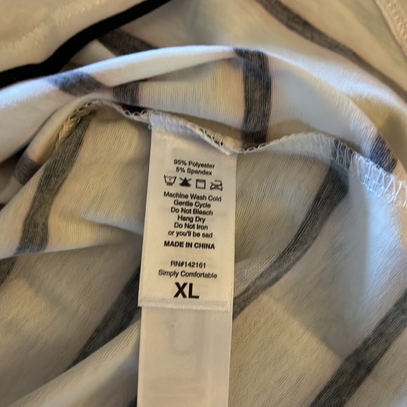 Lularoe Randy top - Picture 3 of 3